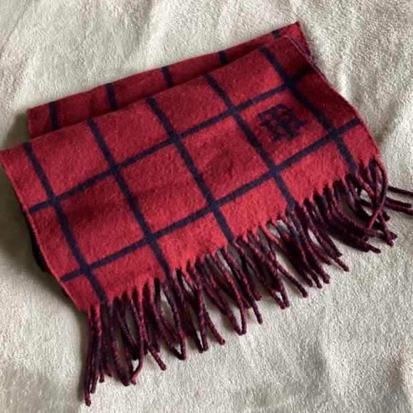 VINTAGE TOMMY HILFIGER REVERSIBLE SOFT WOOL RED & NAVY SCARF - Picture 4 of 7